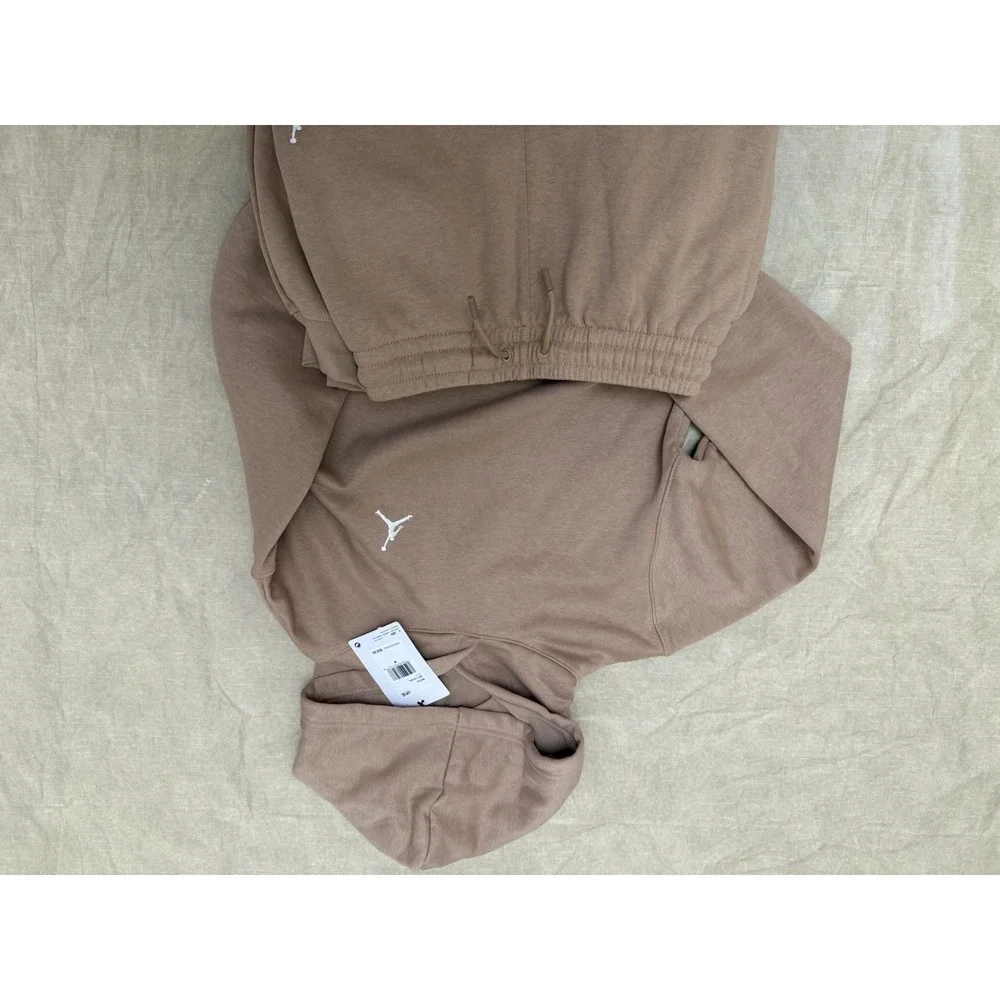 Nike Jordan Boys Medium Brooklyn Fleece Pants And Hoodie Sweatshirt Set NWT
